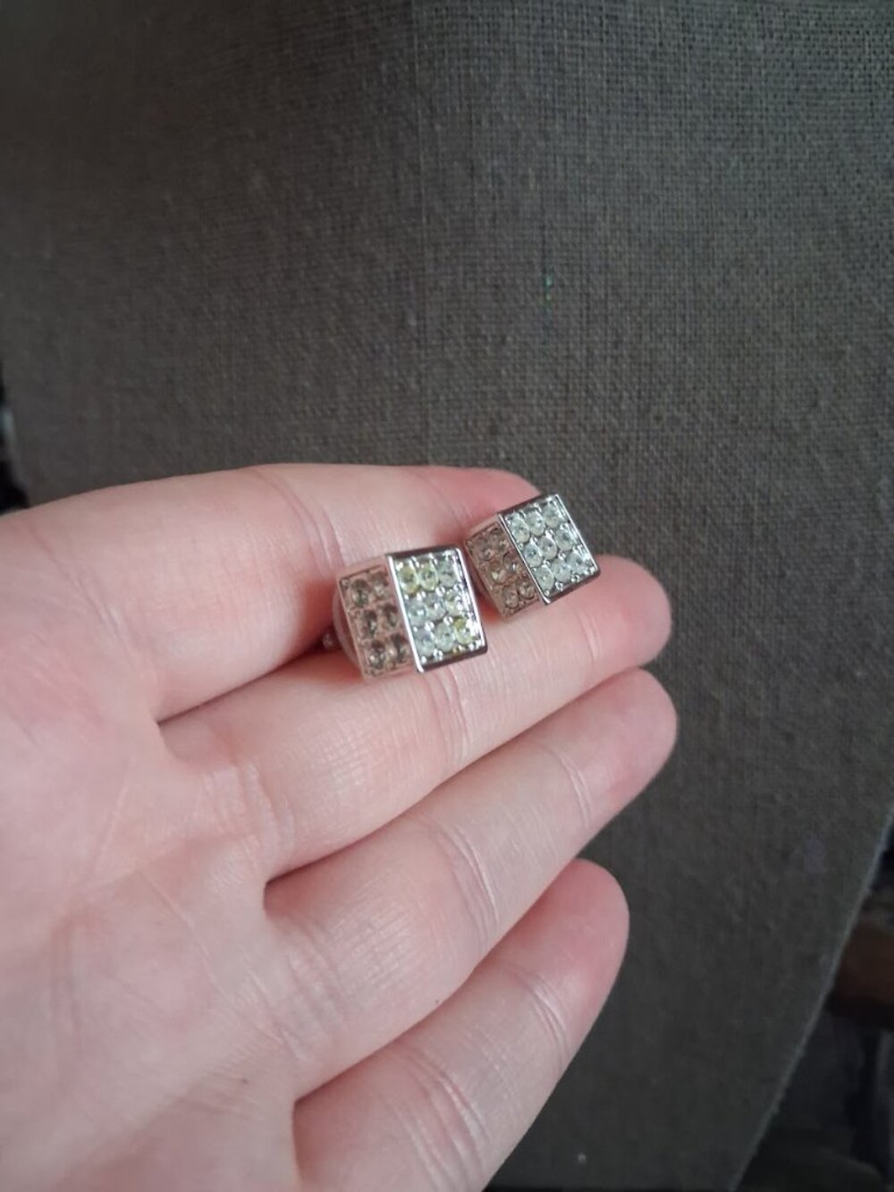 Square stud earrings - Picture 2 of 3